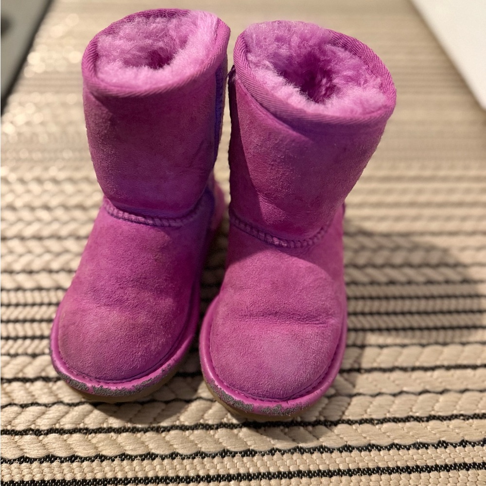 UGG Kids Boots in Vibrant Pink